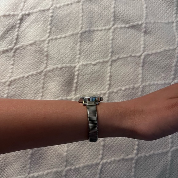Vintage Silver Timex Water Resistant Bracelet‎ Watch - Picture 2 of 6